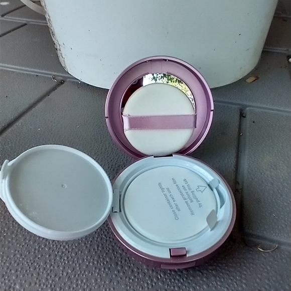 Women's mally poreless perfection fluid foundation - Picture 2 of 3